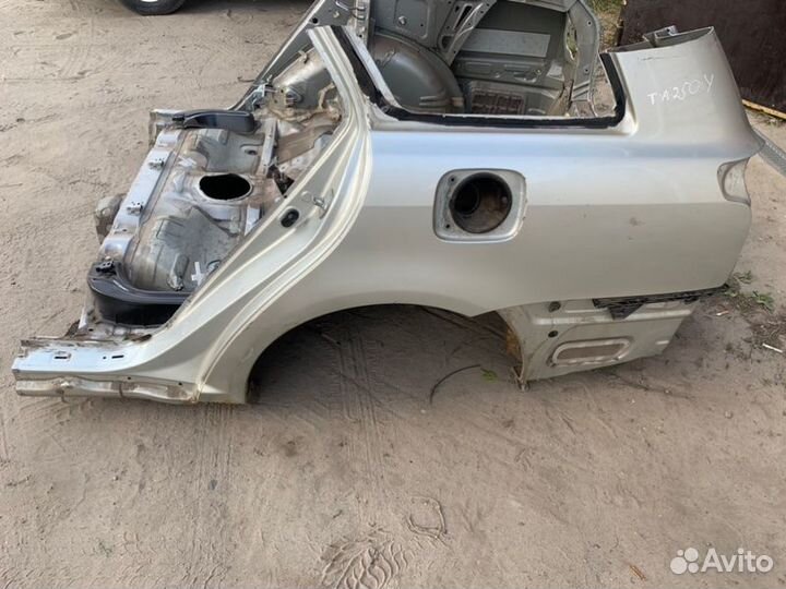 Крыло заднее левое Toyota Avensis T250 универсал