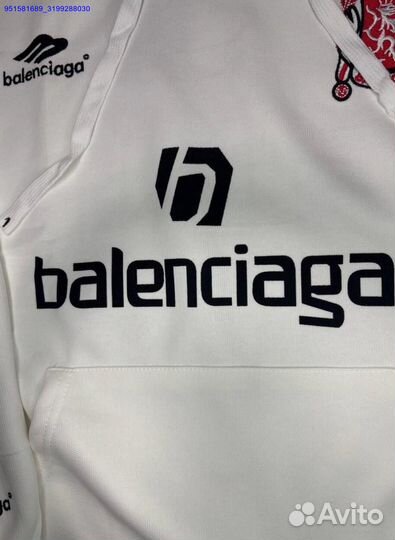 Неповторимые худи от Balenciaga