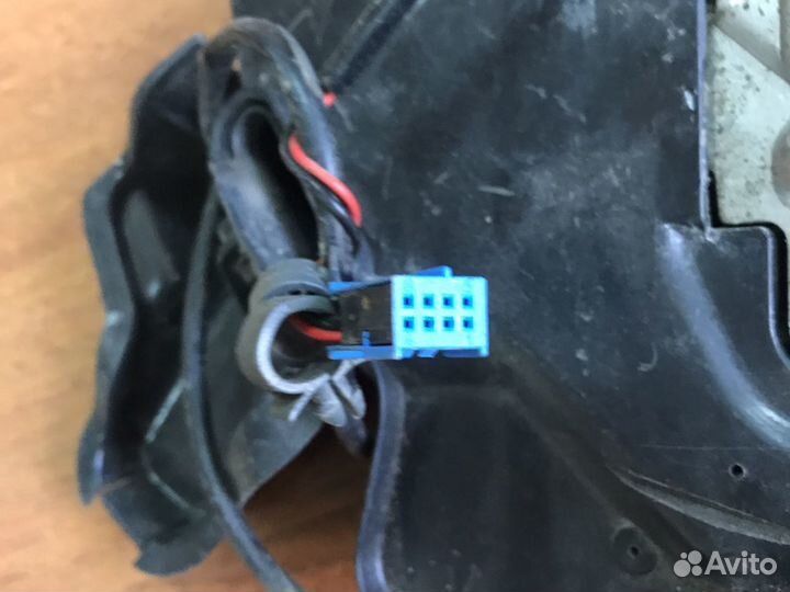 Замок задней правой двери Mercedes w203