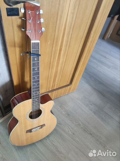 Акустическая гитара