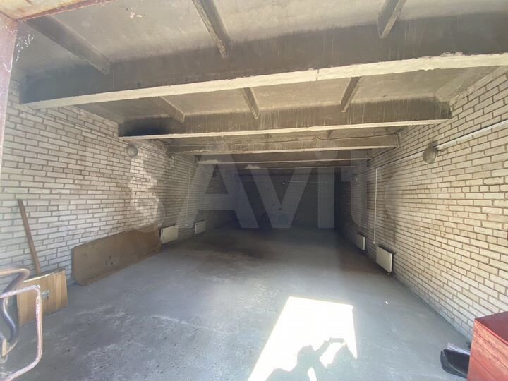 Гараж, > 30 м²