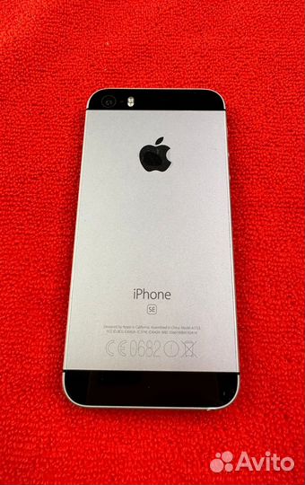 iPhone SE, 32 ГБ