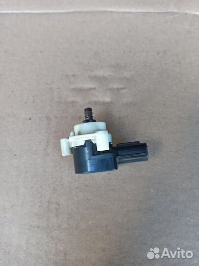 Датчик положения кузова Toyota Camry