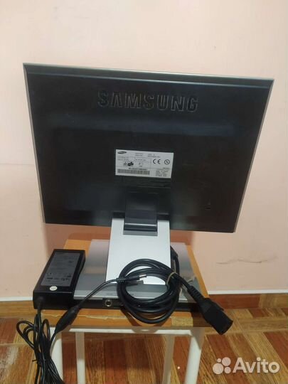 Монитор ЖК Samsung 15 дюймов