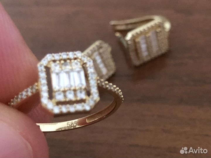 Золотые серьги