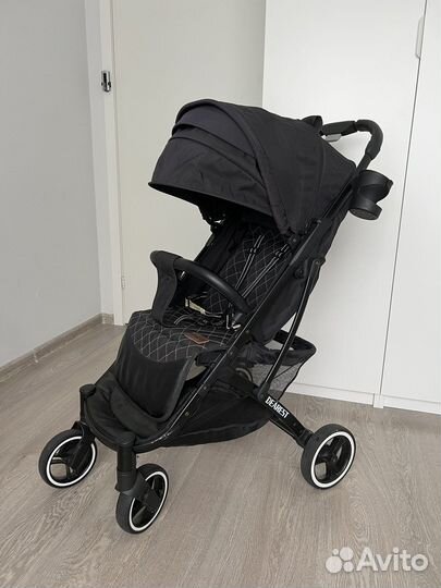 Прогулочная коляска Dearest с накидкой на ножки