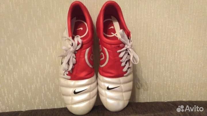 Футбольные бутсы nike