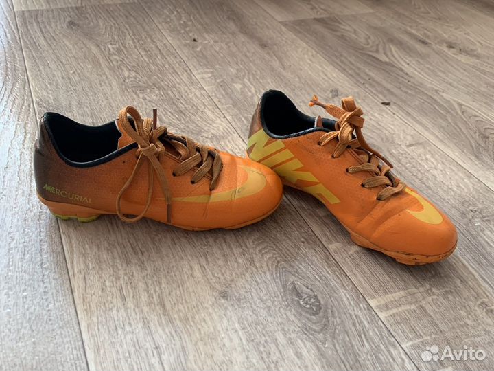 Футбольные бутсы nike