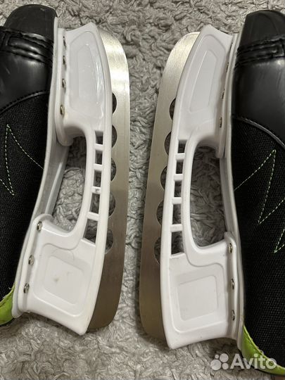 Коньки хоккейные