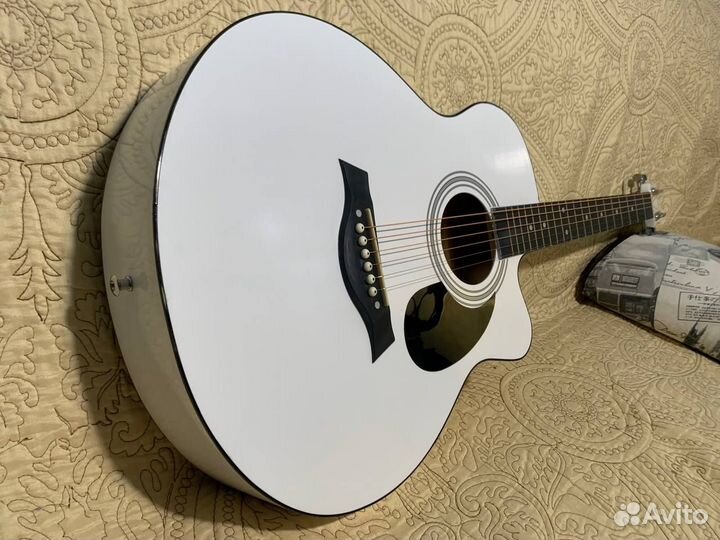 Акустическая гитара с чехлом