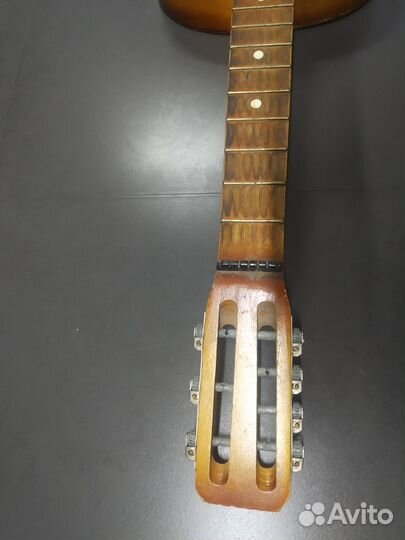 Акустическая гитара