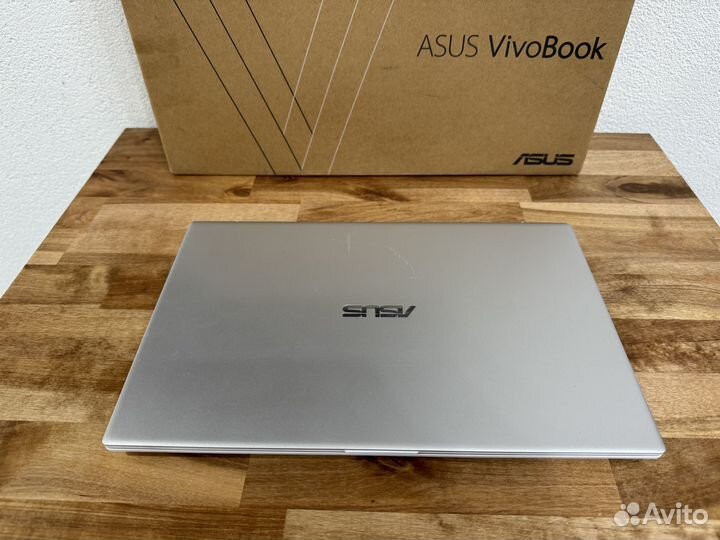 Мега ультрабук Asus 13.3 IPS 8 ядер i5-8250 SSD256