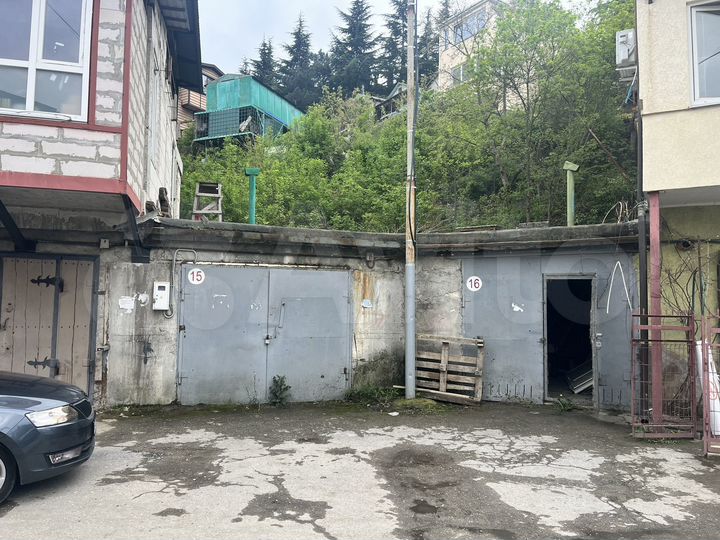 Гараж, > 30 м²