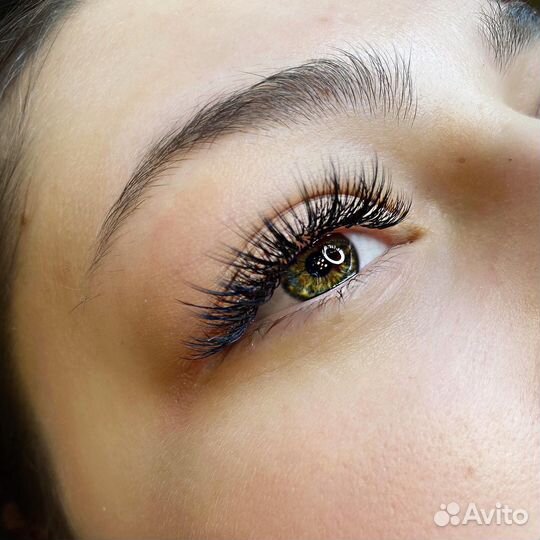 Наращивание ресниц и оформление бровей