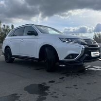 Mitsubishi Outlander 2.4 CVT, 2022, 16 000 км, с пробегом, цена 3 500 000 руб.