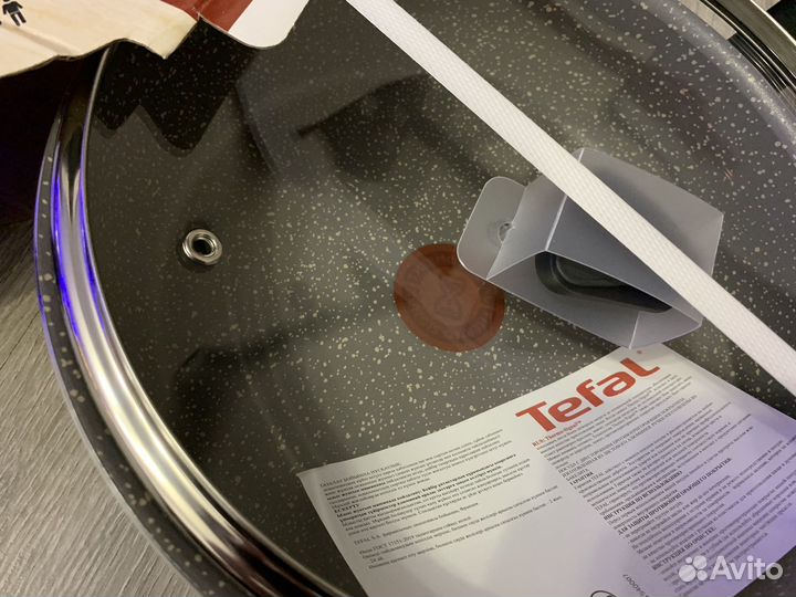 Сковорода tefal с крышкой 24 см новая