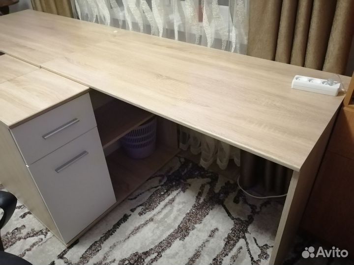 Письменный стол с тумбой