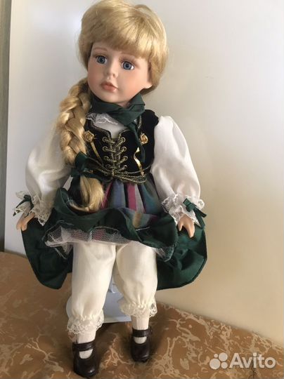 Кукла фарфоровая коллекционная
