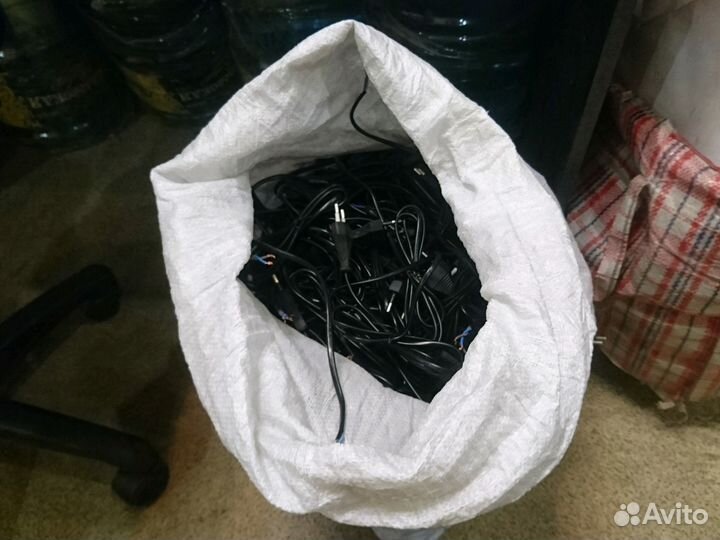 Провод с вилкой