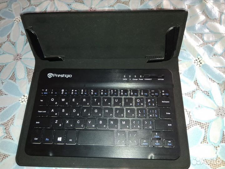 Клавиатура с чехлом на планшет