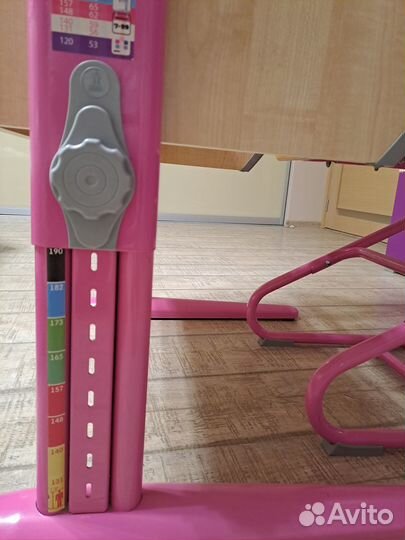 Школьная парта и стул