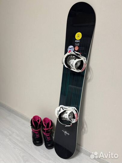 Сноубордический комплект: сноуборд, крепы, ботинки