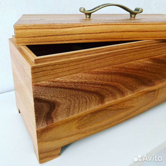 Деревянная шкатулка из ценных пород древесины