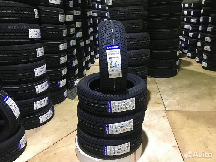 Windforce Snowblazer UHP 215/55 R17 98V