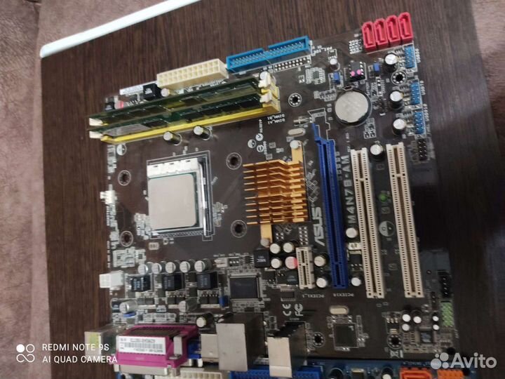 Материнская плата с процессором и памятью