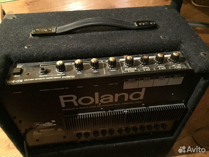 Roland KC 300