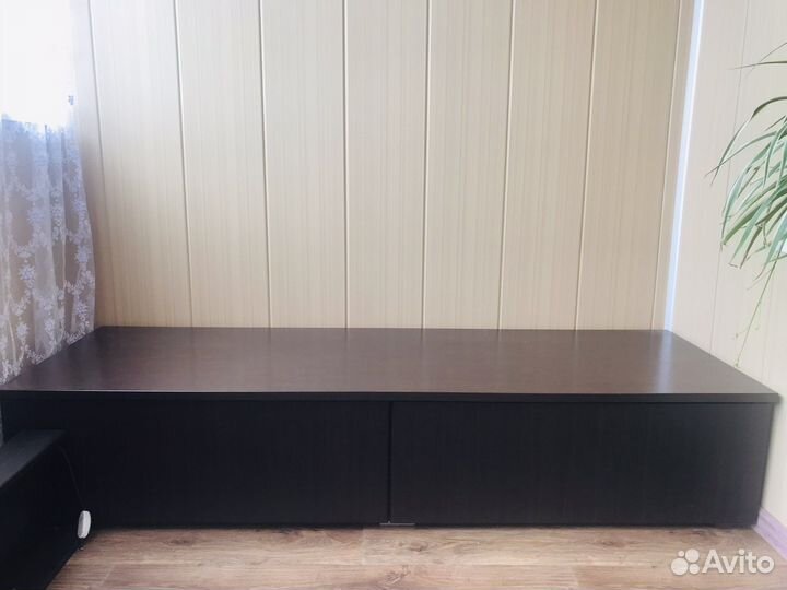 Тумба под телевизор.Полка настенная