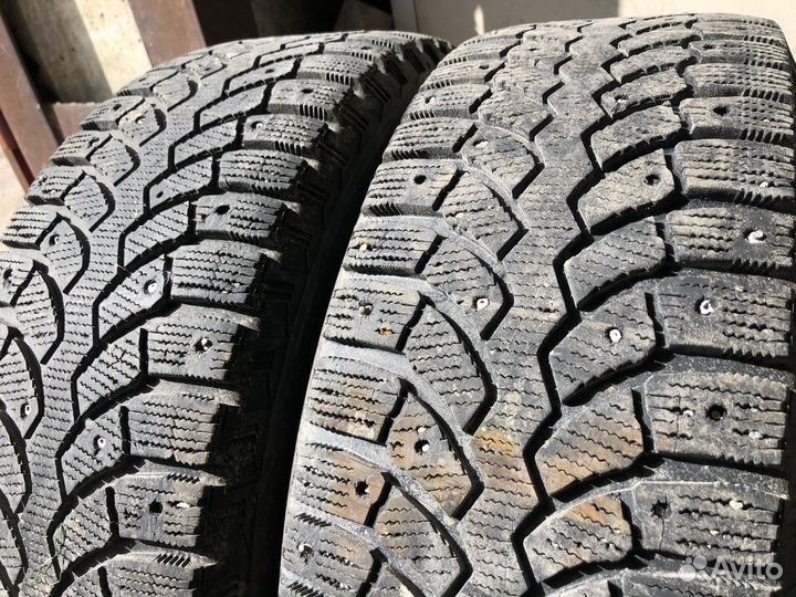 Bridgestone Blizzak Spike-01 215/65 R16