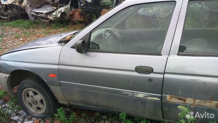 Передняя дверь Ford Escort