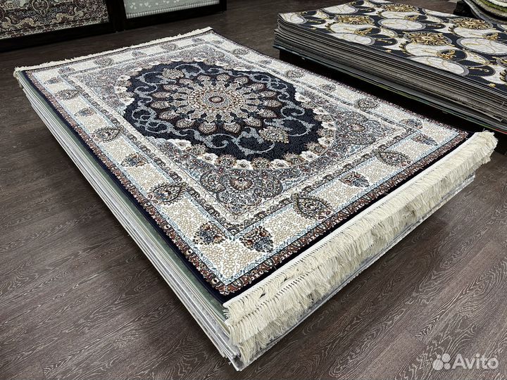 Ковер 2х2,9 новый, классический