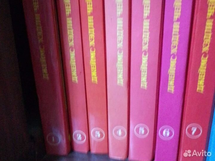 Продам книжные полки и книги