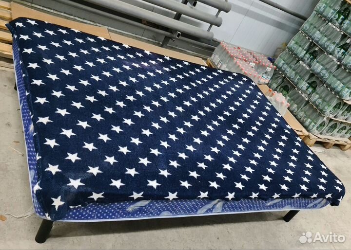 Кровать двухспальная с матрасом 140 200