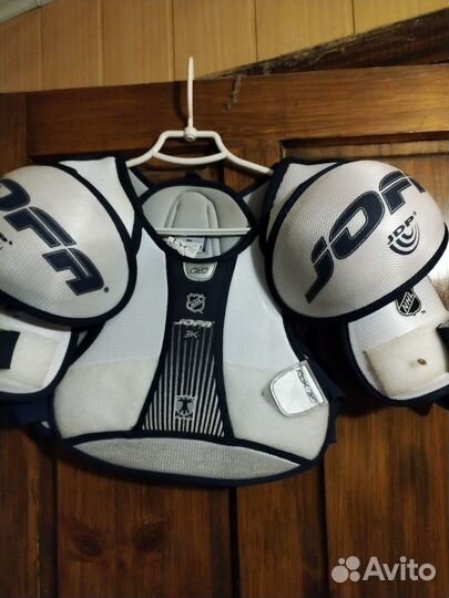 Нагрудник хоккейный