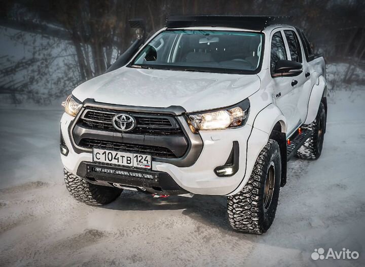 Мини-силовик STC для Toyota Hilux 2020+ с площадко