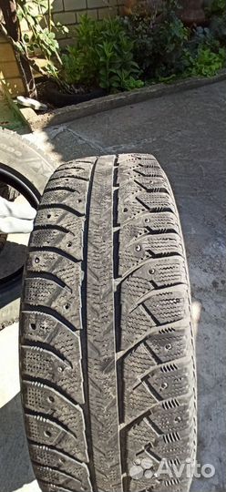 Bridgestone Ice Cruiser 7000 215/70 R16