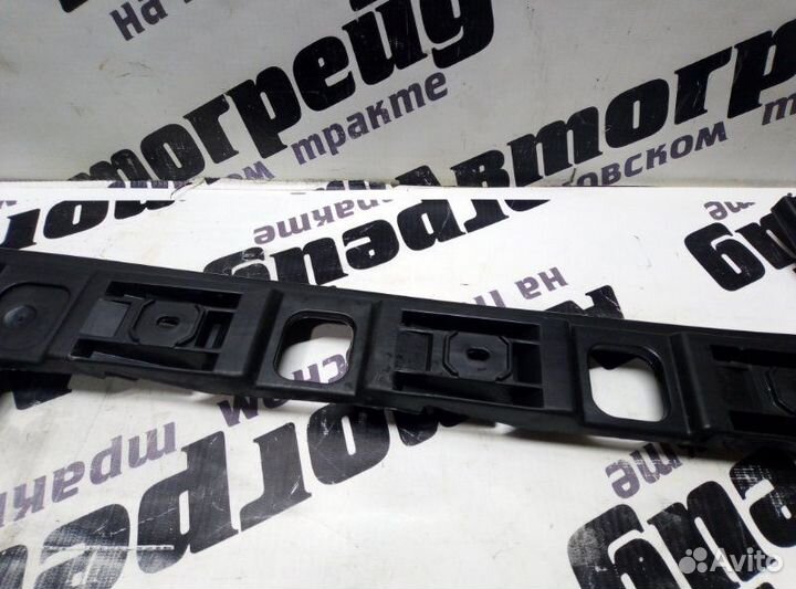 Крепление бампера заднее правое Volkswagen Passat