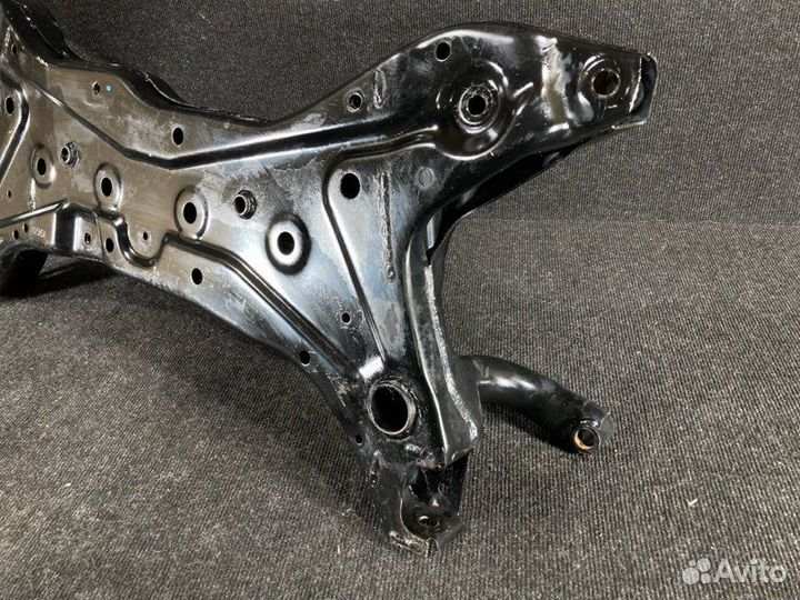 Балка подвески (подрамник) передняя Mitsubishi