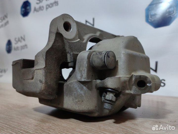 Суппорт тормозной передний левый Bmw 5 F10 N52B25