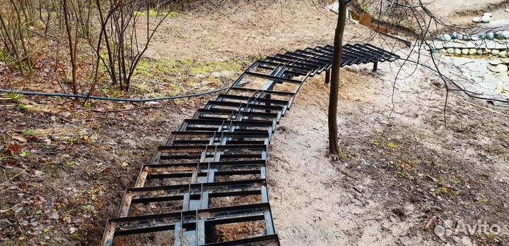 Лестница на металлокаркасе