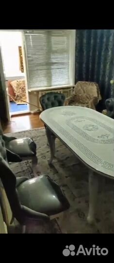 Стол со стульями