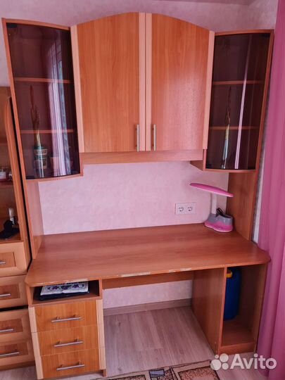 Письменный стол с надставными шкафами