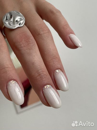 Маникюр - брови