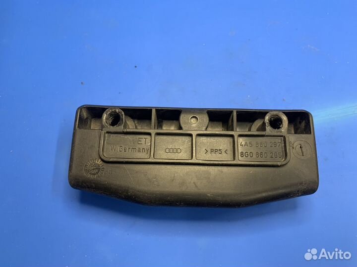 Кронштейн крепления аварийного знака Ауди100/A6/A4