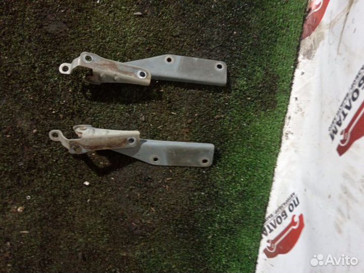 Петли капота Subaru Impreza 2000