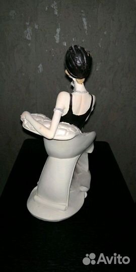 Статуэтка Дама в кресле в стилеЧикаго(20-е гг 20в)