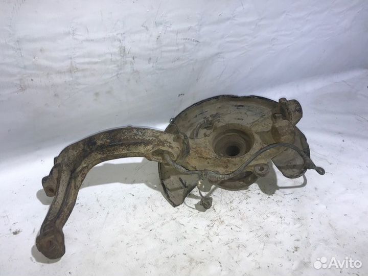 Поворотный кулак передний правый Volkswagen Passat